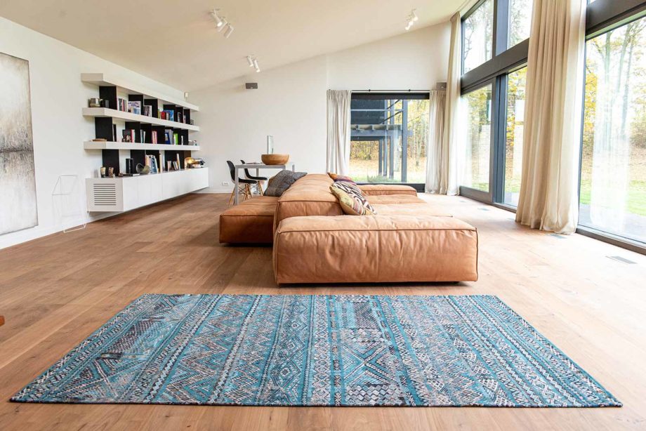 Louis De Poortere matto LX 9110 Antiquarian Kilim Zemmuri Blue interior 2