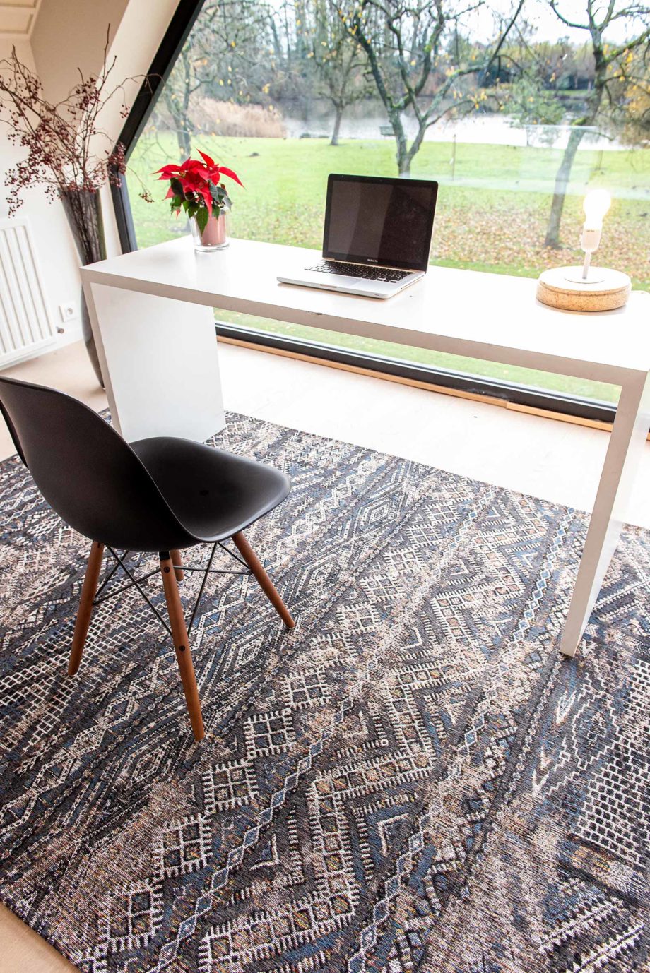 Louis De Poortere matto LX 9113 Antiquarian Kilim Black Rabat interior 5