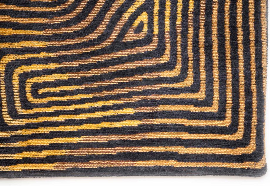Louis De Poortere matto LX 9227 Meditation Coral Black Gold corner