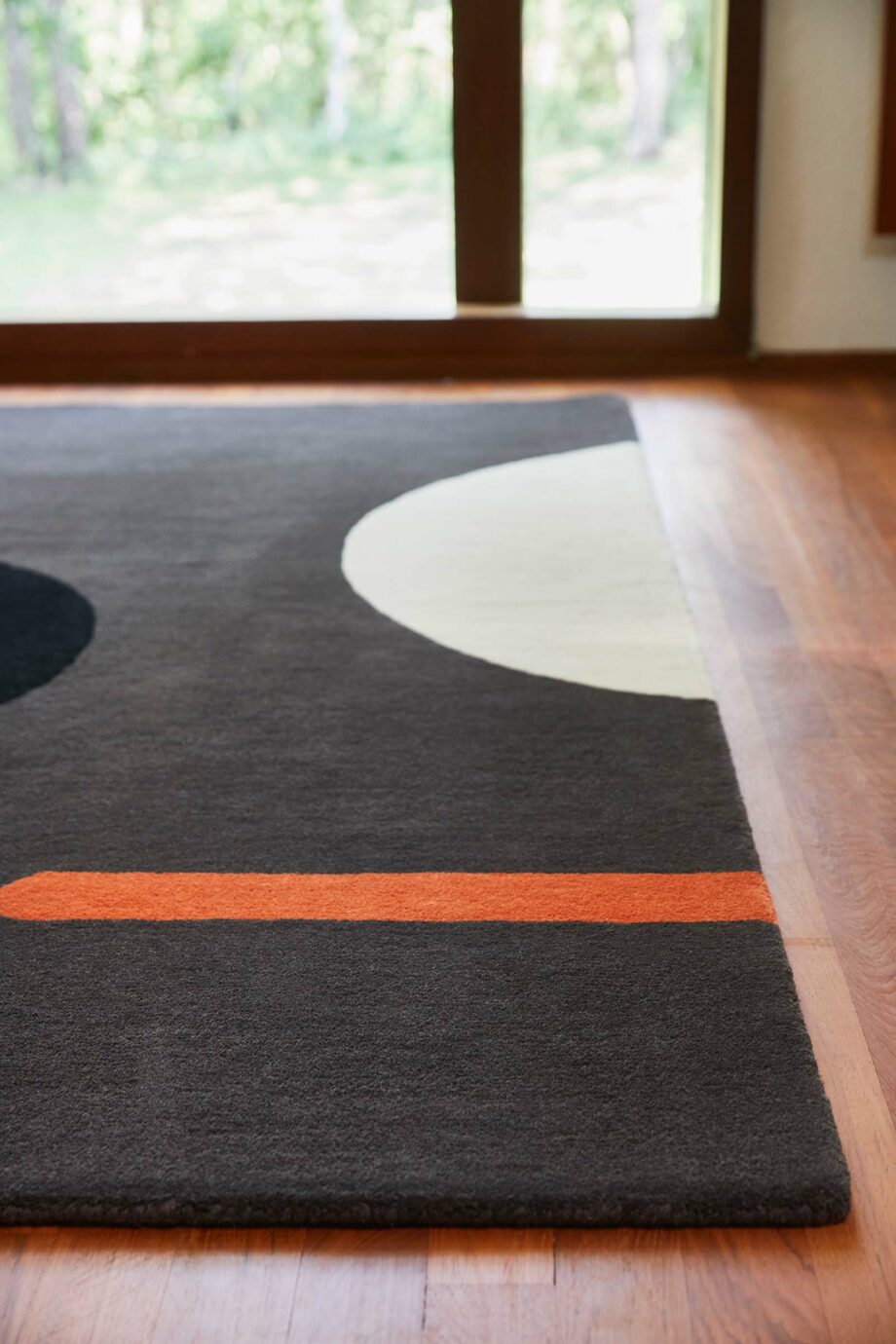 Orla Kiely geo Flower Graphite 060605 interior 2