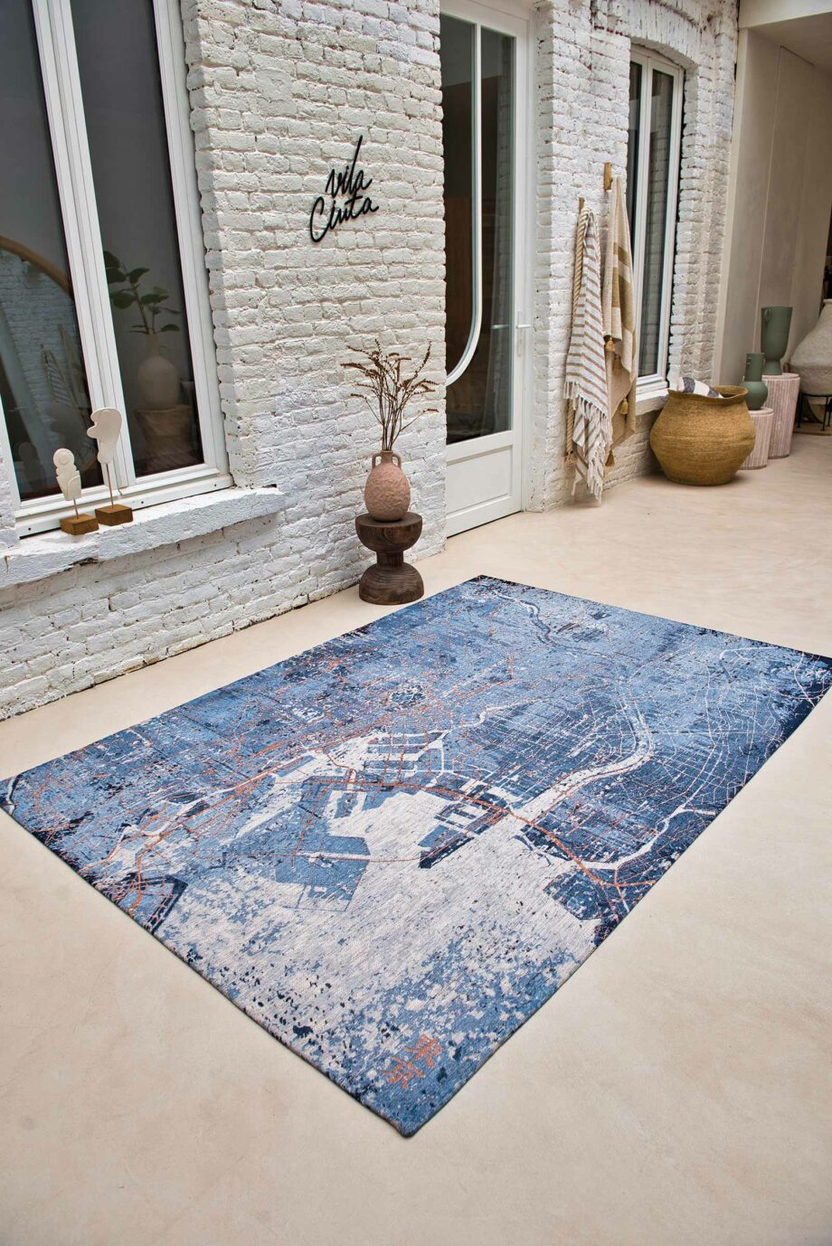 Louis De Poortere matto Cities Tokyo 9314 Conductive Blue interior 1