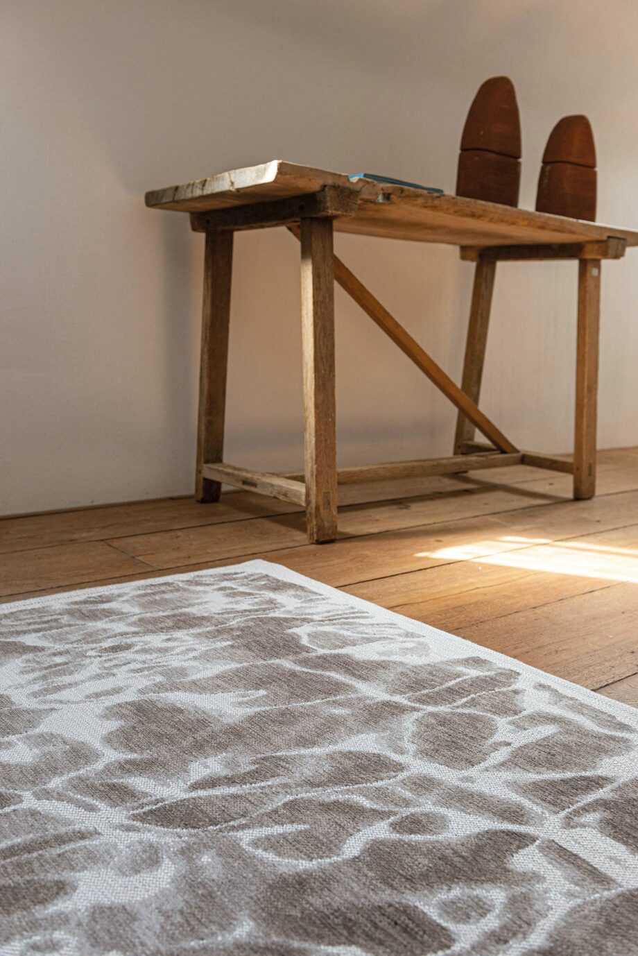 Louis De Poortere matto Meditation Swim 9353 Grit interior 1