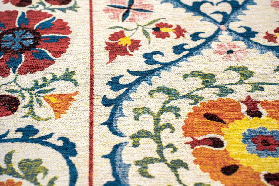 Louis De Poortere matto Antiquarian Suzani 9728 Origine zoom 3