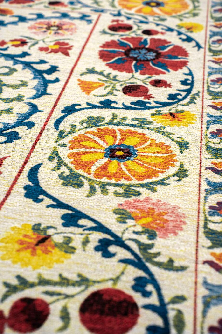 Louis De Poortere matto Antiquarian Suzani 9728 Origine zoom vertical