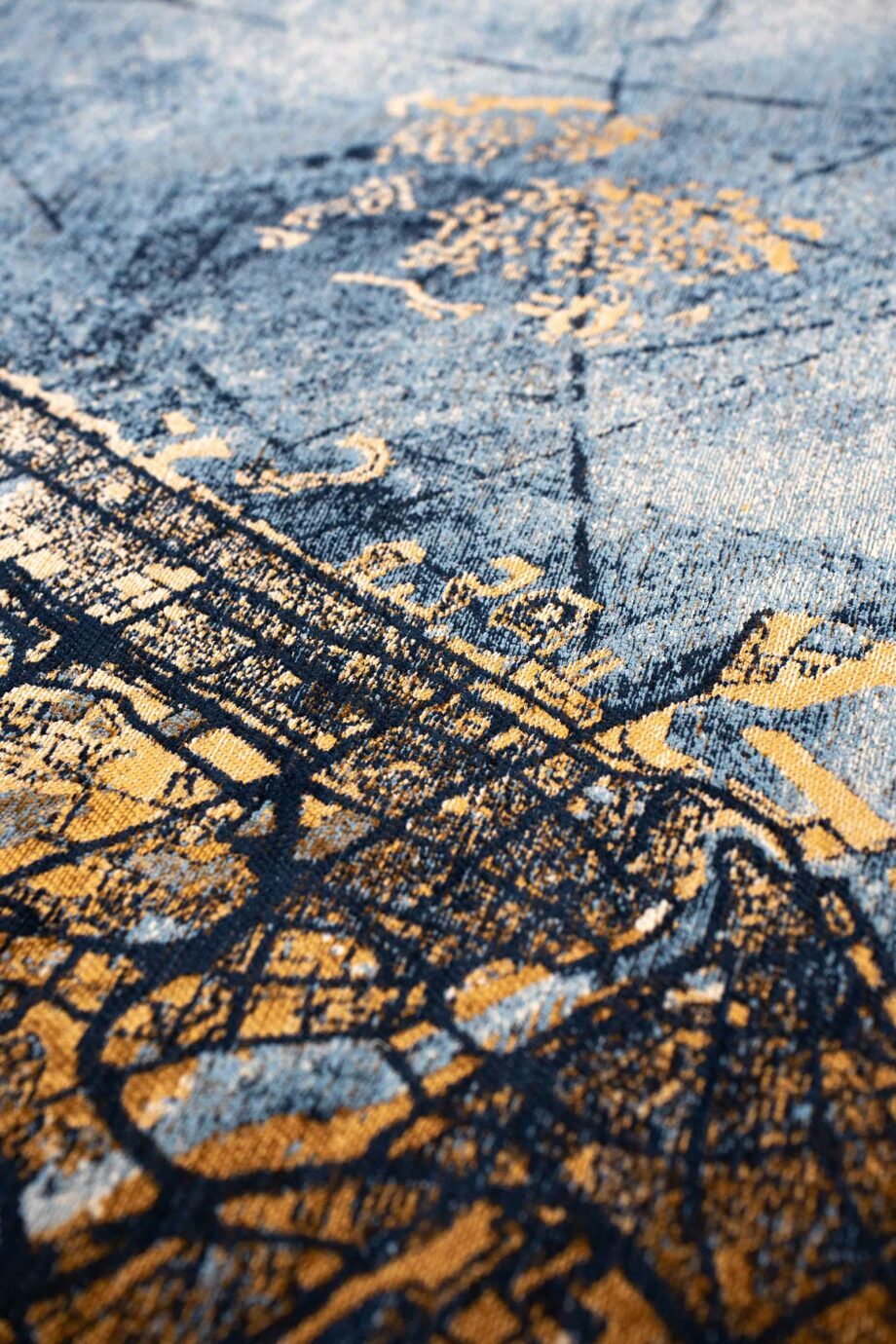 Louis De Poortere matto Cities Dubai 9698 Gold Sea zoom vertical