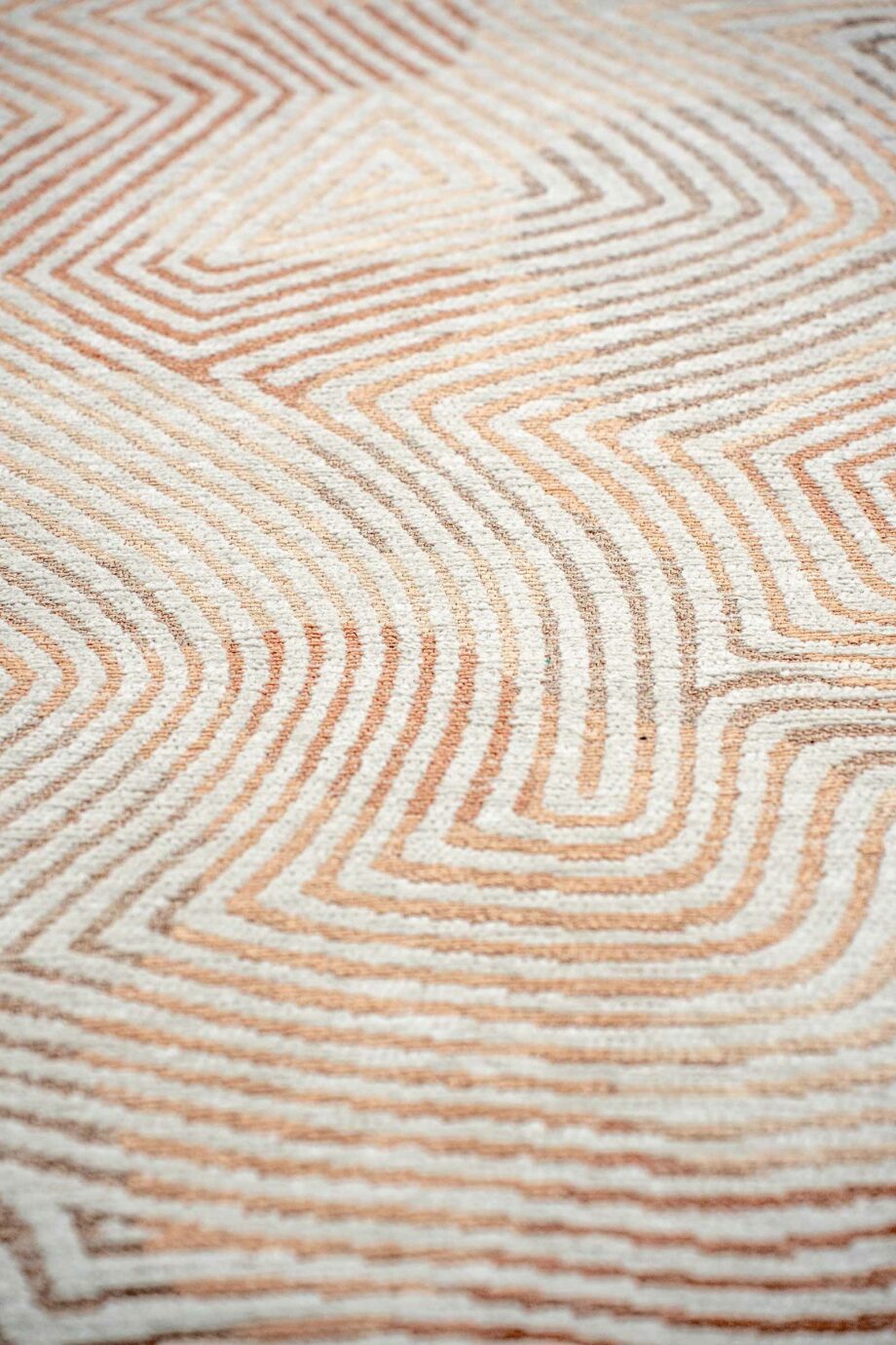 Louis De Poortere matto Meditation Coral 9800 Indian Sand zoom vertical