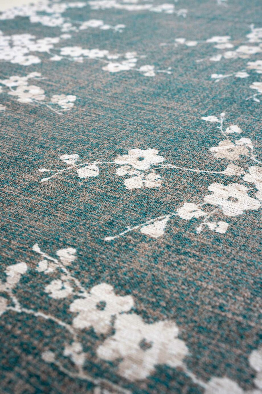 Louis De Poortere matto Sakura 9850 Sakura Lake Blue zoom vertical