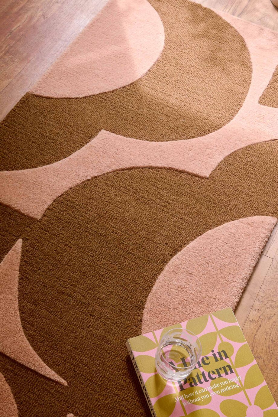 Orla Kiely Prism Flower runner Pink Terracotta 158002 interior B
