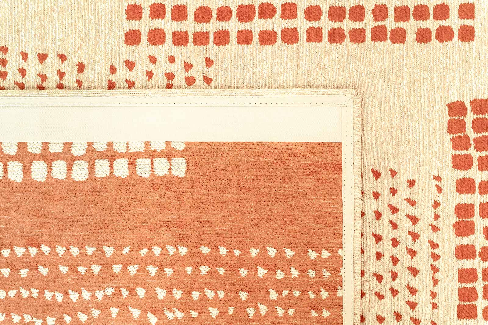 Louis De Poortere matto Craft 2078 Zen Garden Grenadine back